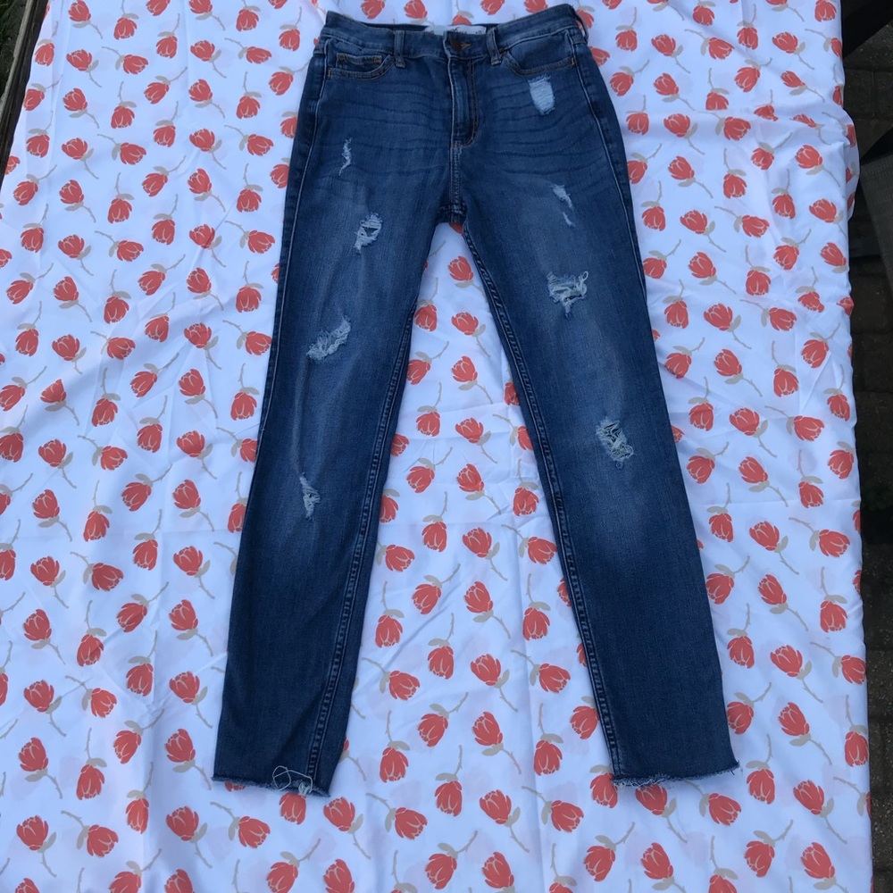 ☆Hollister Distressed Skinny Jeans☆